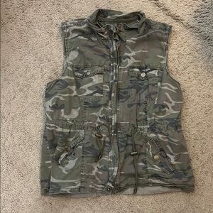 Charlotte Russe Camouflage Sleeveless Utility Vest